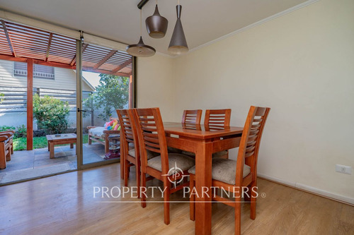 Se Vende Casa En Seguro Barrio Y Con Hermosa Vista...