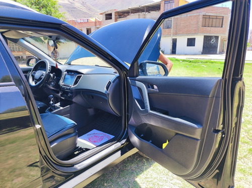 Imagen 7 de 19 de Hyundai, Modelo Creta, Color Negro Camioneta Rural