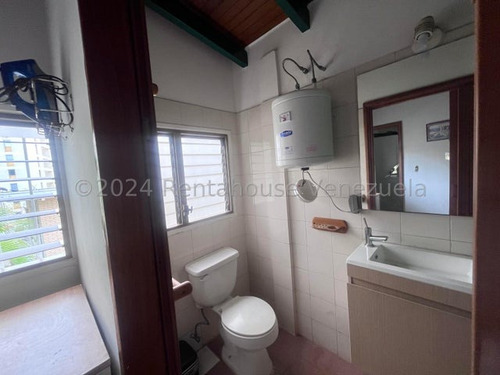Impecable Y Bello Apartamento En Alquiler Ubicado En San Román 24-22455