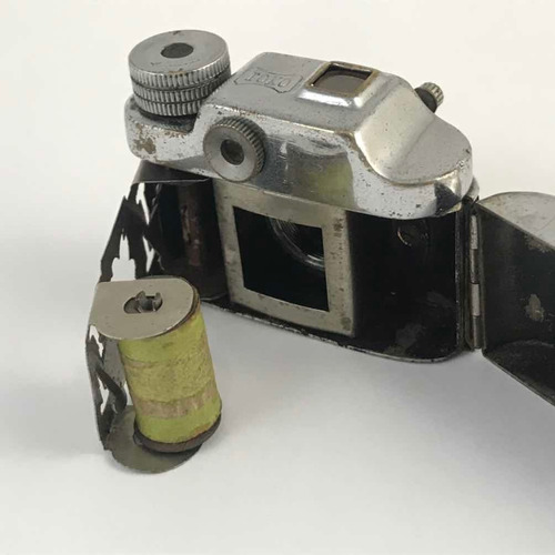 Rara Mini Câmera Fotográfica Toko P.w Mighty Japão Anos 40