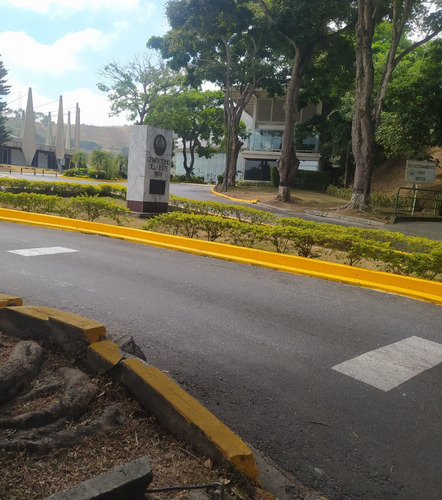 2 Parcelas En El  Cementerio Del Este, Muy Bien Ubicada 2 Puestos Cada Una, Detras Del Estacionamiento. Nuevo  