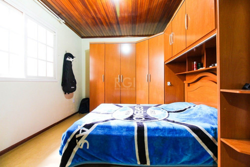 Casa Em Porto Alegre Com 3 Dormitórios - Ot7083