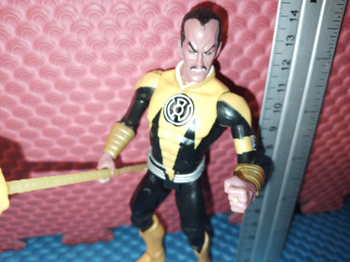 Sinestro Yellow Lantern Dc Universe Classics Mattel. (Usado)