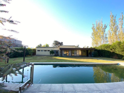 Casa De 3 Dormitorios Con Pileta - Country Cerrado - Aldea