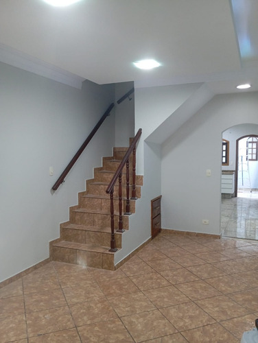 Casa Sobrado Com 02 Dormitórios, Lavabo E Móveis Planejados