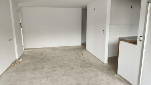 Venta Departamento 2 Dormitorios Estrenar Cochera Patio Complejo Cerrado