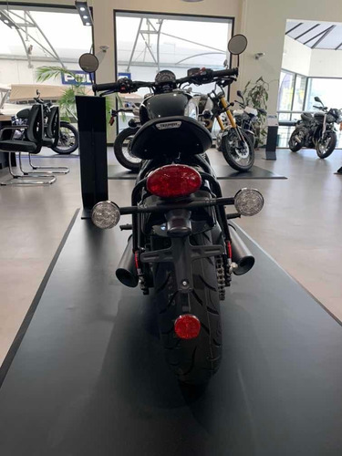 Triumph Bobber Black