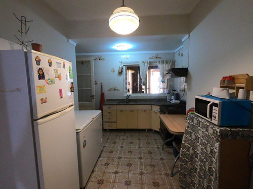 Imagen 3 de 11 de Casa Con Jardín Y Piscina - Parque Avellaneda
