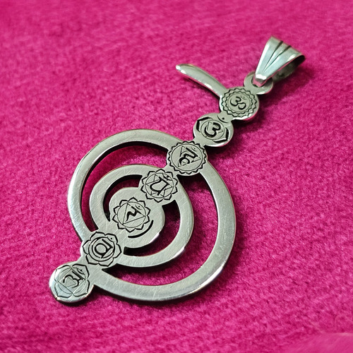 Dije Chokurei 7 Chakras En Plata 925 Amarrarte Joyas Plata 925 - Tamaño 32x20mm