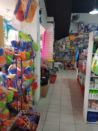 Imagen 3 de 9 de Local Amplio Con Grande Vidriera - Fisherton - Rosario
