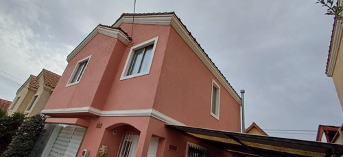 Casa En Barrio Residencial Con Jardín Terraza Techada