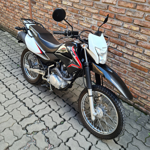 Honda Xr150l 2017 Color Negro En Exelente Estado.