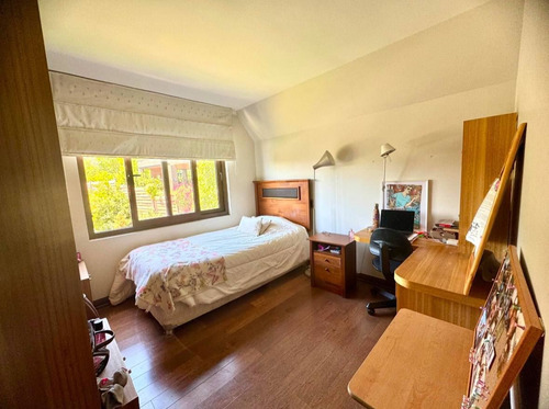 Maravillosa Casa Inglesa En Condominio Con Lindo Jardín