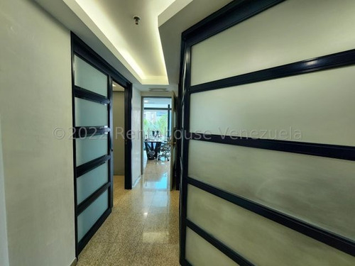 Imagen 4 de 13 de Mayerling Gonzalez Bm Vende Oficina Comercial En El Rosal Mls #22-28643