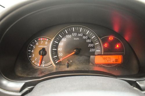 Nissan March 1.6 ADVANCE PURE DRIVE