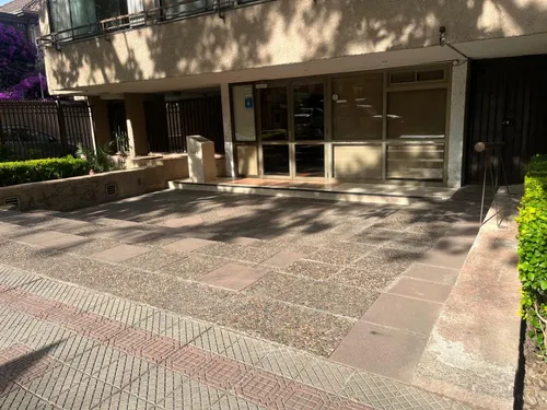 Amplio Espacio, Barrio Tranquilo, Con Estacionamiento Y Bode