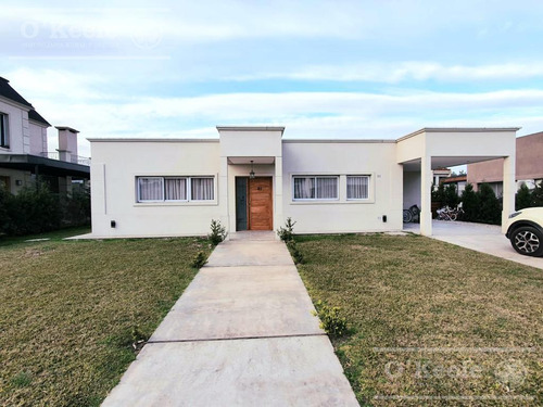 Casa En Venta De 4 Ambientes En Una Planta En Barrio Privado Las Golondrinas