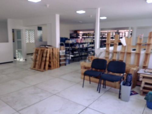 En La Trinidad. Venta, Local - Oficina - Depósito. Oportunidad!!!