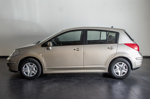 Imagen 11 de 25 de Nissan Tiida 2011 1.8 Visia 5 P Knd