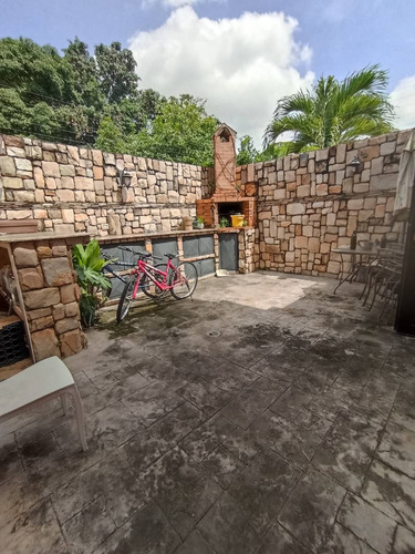 Venta Townhouse Conjunto Villas Shirak, Mañongo Naguanagua
