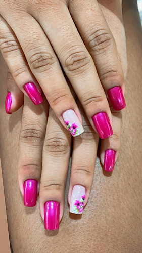 Imagem 1 de 1 de Manicure