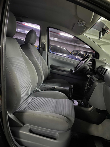 Volkswagen Suran 1.6 I Trendline 90b 2010