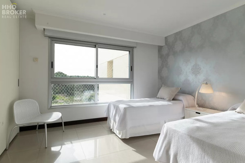 Hermoso Apartamento En Alquiler, Torre Lobos, Punta Del Este.