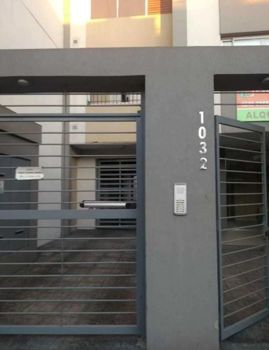 Imagen 2 de 5 de Excelente Cochera Cubierta En Venta Ubicada En Lanús