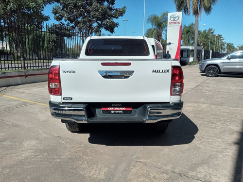 Toyota Hilux 4x2 D/c Sr 2.4 Tdi 6 M/t 2017