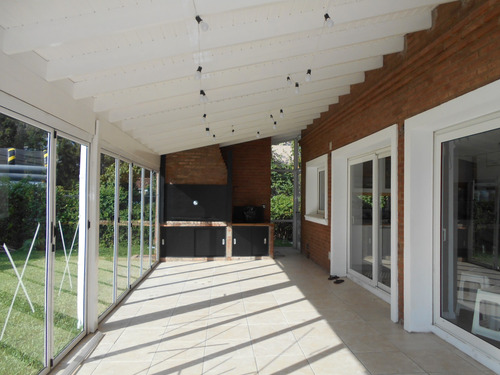 Chalet En Venta En Barrio Cerrado