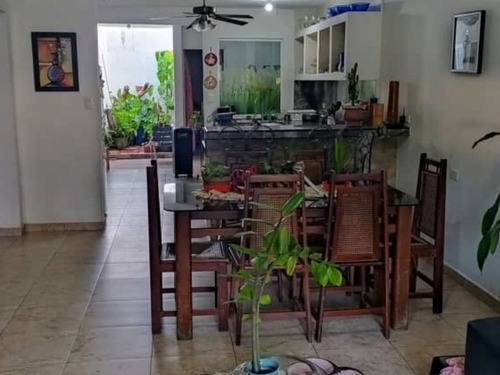 Imagen 8 de 19 de Se Vende Casa En San Diego, Villa Monte Carmelo, Conjunto Cerrado, Excelente Ubicación Y Clima.