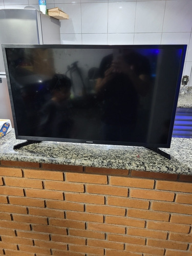 Imagem 1 de 6 de Tv Led Samsung 32 Tela Quebrada Para Retirada De Peças 
