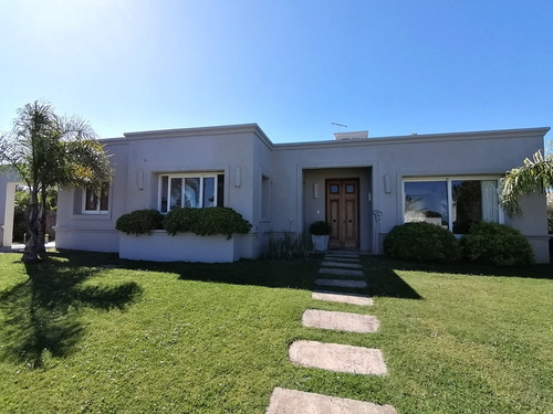 Hermosa Casa 3 Dormitorios Y Servicio Barrio Privado Carmel