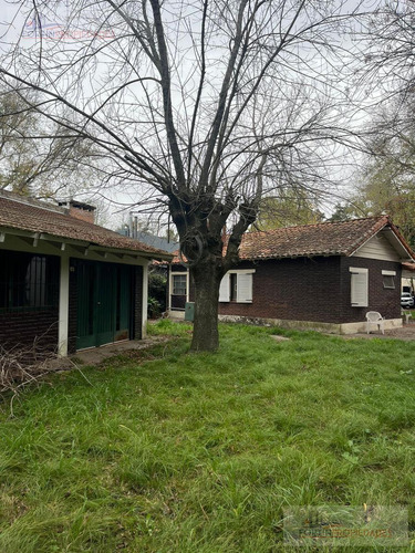 Casa En Venta - 2 Dormitorios 1 Baño - 1.280mts2 - Villa Elisa, La Plata