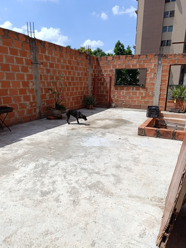 Local En Venta A Pie De Calle Av. Las Ferias Clientes D. (lp