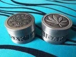 Imagen 2 de 3 de Grinder De Aluminio, 4 Pisos Pipa Vaporizador