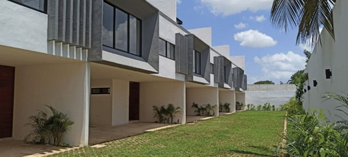 Townhouse En Venta En Montes De Amé, Mérida