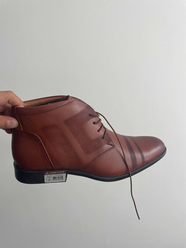 Zapato De Cuero Con Planta De Goma