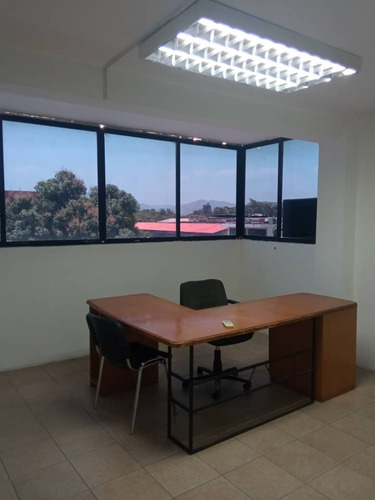 Imagen 8 de 10 de Local Empresarial Con Cuatro Oficinas O Consultorios Y Lobby