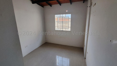 Townhouse Para Estrenar En Venta Ubicado En La Morita Ii Urb Karol Home Ii Db 24-23647
