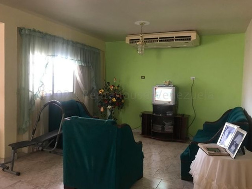 Imagen 3 de 7 de Casa En Venta En Santa Irene. Punto Fijo