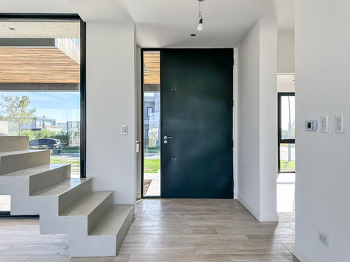 Imagen 7 de 30 de Casa En Venta De 4 Dormitorios, A Estrenar En Barrio Los Ceibos, Puertos Del Lago