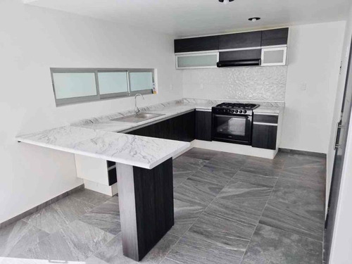 Imagen 2 de 9 de Casa Sola En Venta En Privada De Solo 9 Casas. Pachuquilla. Nueva