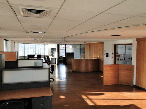 Imagen 3 de 7 de Piso Completo En Clásico Edificio. ¡habilitada Y Amoblada!
