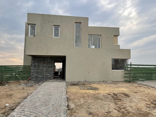 Imagen 2 de 26 de Venta Permuta Casa En Barrio Cerrado Privado San Sebastian Área 8 Pilar Financiación Cuotas Facilidades Parrilla Pileta Patio Quincho Oportunidad Inversión Vista A La Laguna