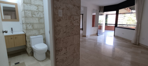 Alquiler De Apartamento En Valle Arriba, Caracas. Of