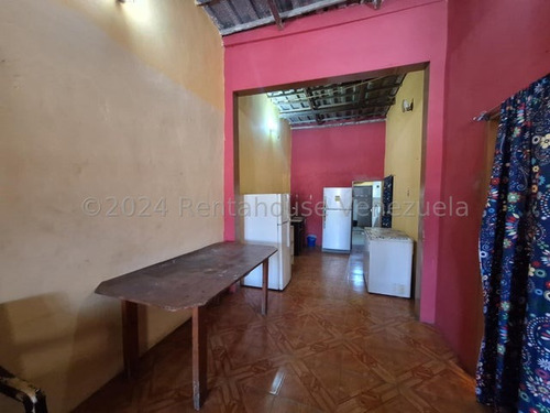 Amplia Casa Con Luz Trifásica Independiente En Cada Nivel En Venta En Barrios Lourdes Cerca De La Av Bermudez Y Cedro Db 24-23164