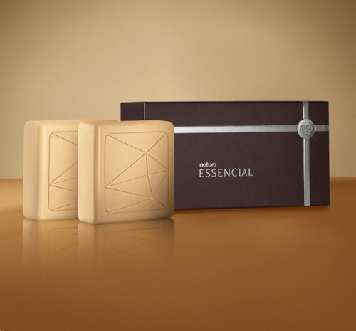 Presente Natura Essencial Colonia 100ml + Balm Pós Barba 75ml + 2 Sabonetes