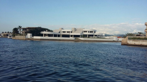 Imagen 3 de 12 de Villal ,con Piscina Y Muelle Lechería Urb. Las Villas