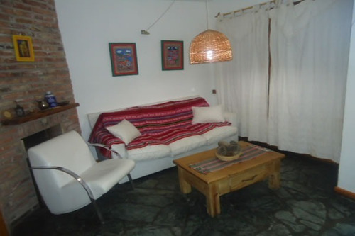 Imagen 3 de 16 de Dùplex Construido En Un Lote Sobre Elevado Con Pendiente Muy Pronunciada En Zona Centro